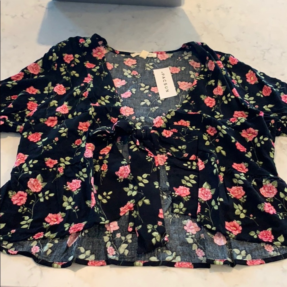 New with tags Tie front pacsun top